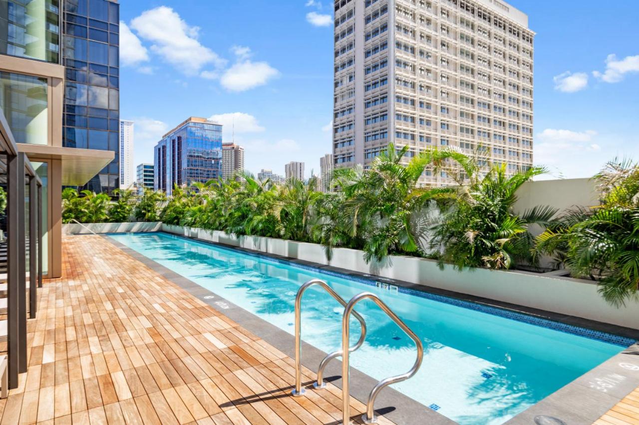 Upscale SKY Ala Moana Brand new 2 bedroom Sleeps 6