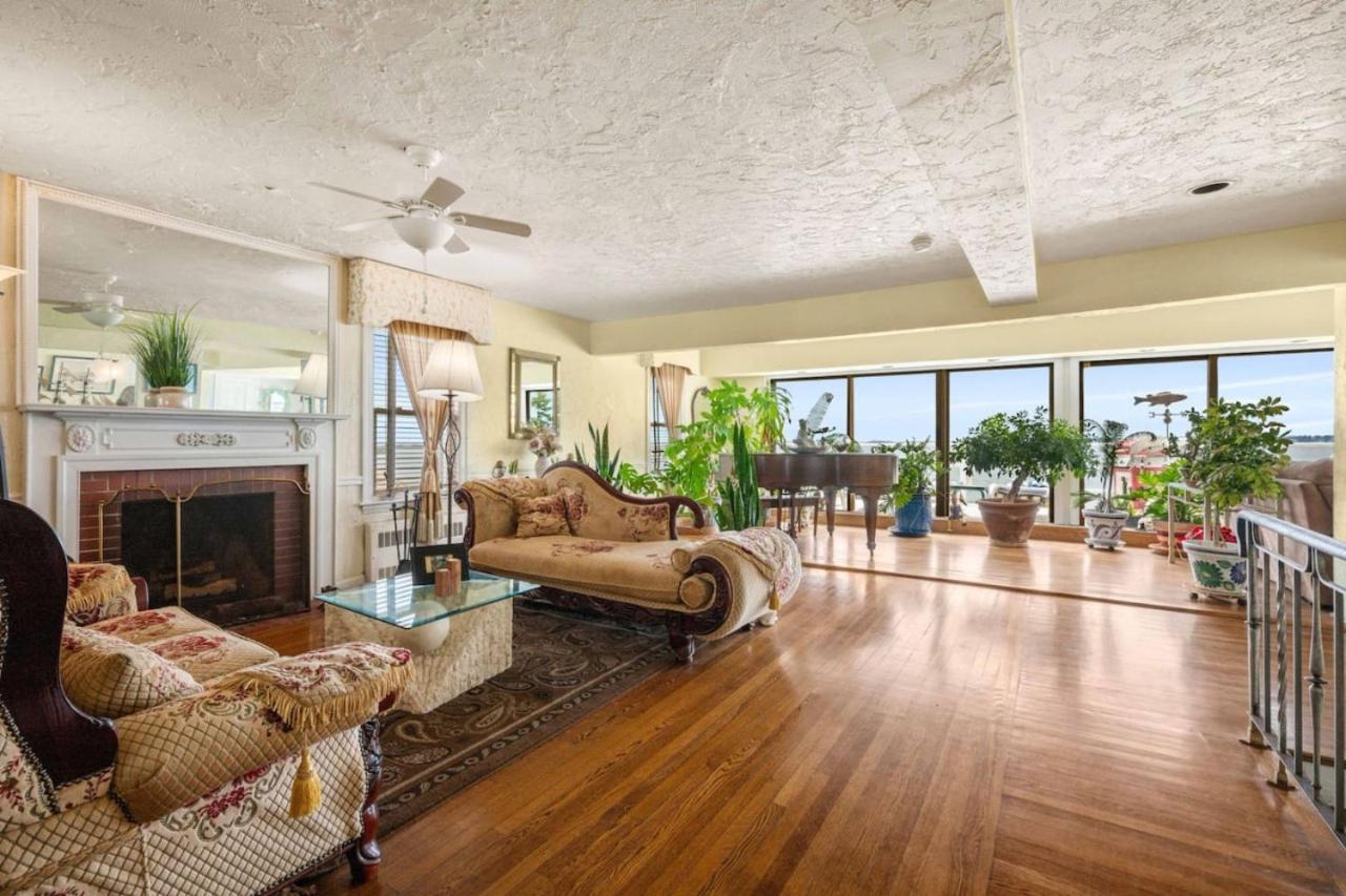 Coastal Charm Lobster Chato view 5