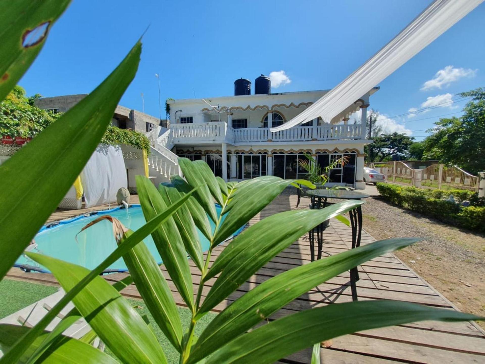Sandy Bay Paradise Retreat - 7 Bedrooms view 2