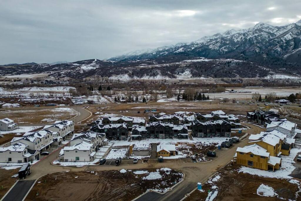 Modern Mountain Escape R5054Snowbasin Ski Getaway view 5