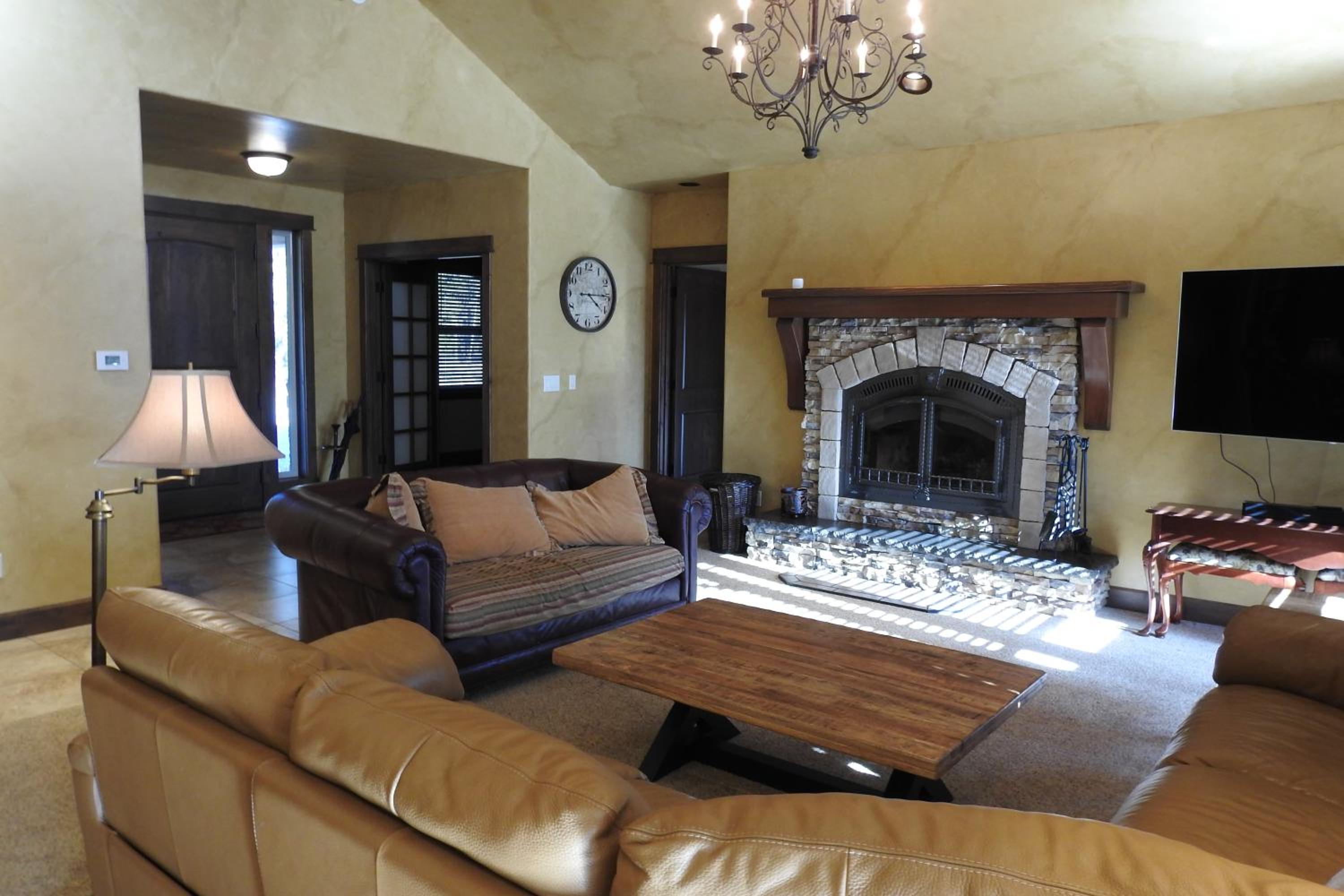 Anglers Oasis! Group-Friendly Deschutes River Gem
