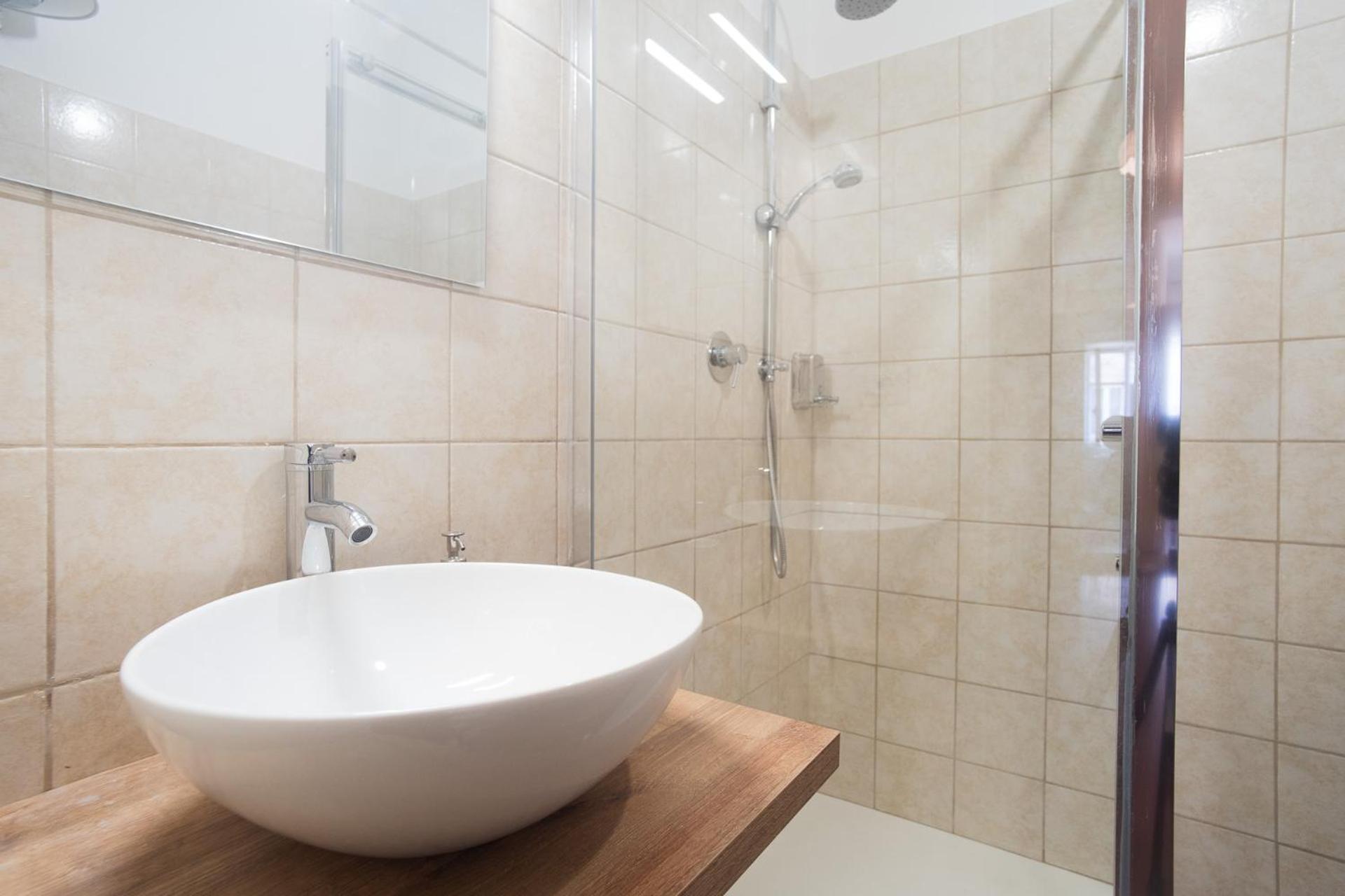 Vaticano Suite 3 bagni-11 posti-200mq-Wifi-Garage