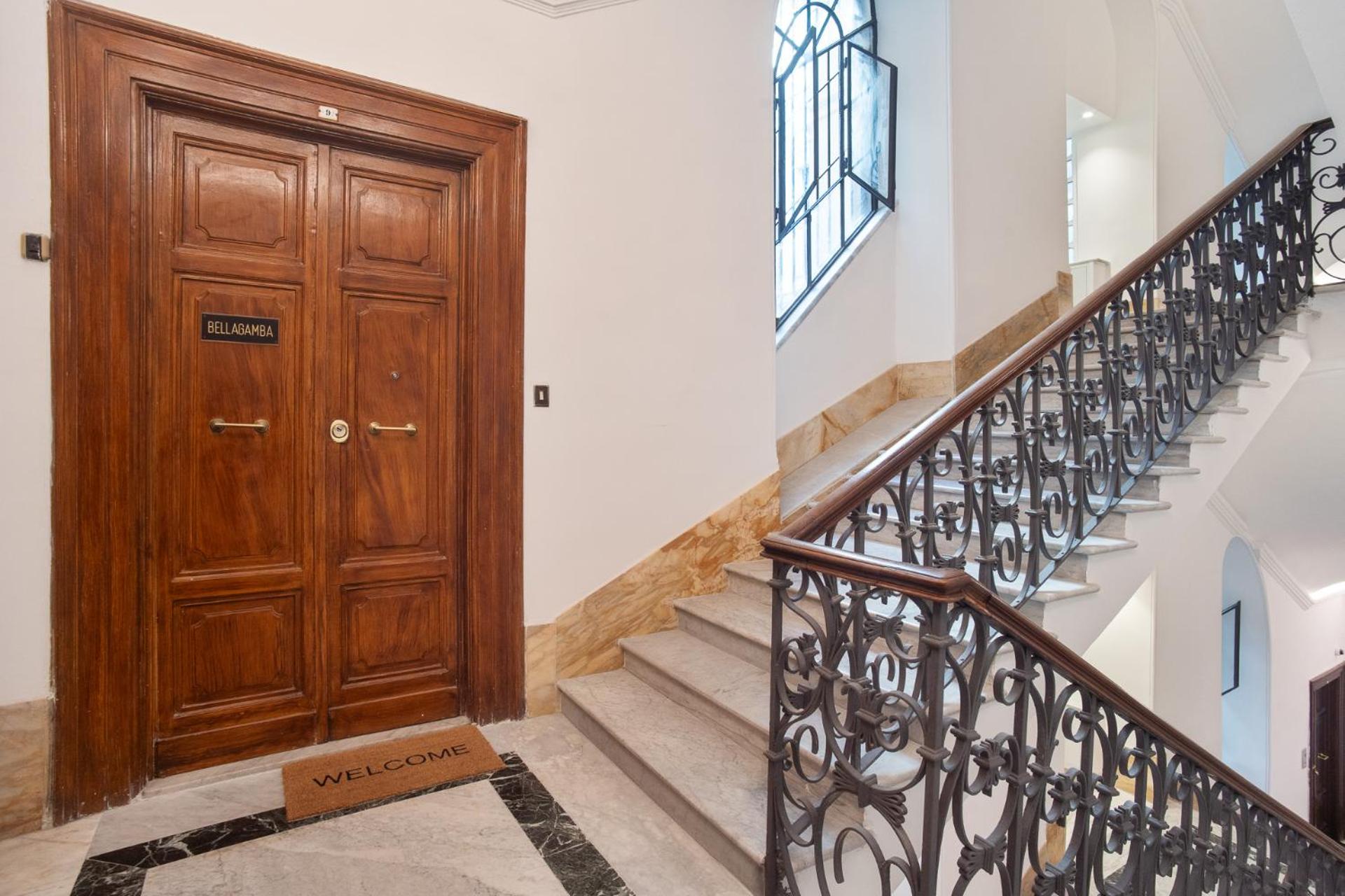 Vaticano Suite 3 bagni-11 posti-200mq-Wifi-Garage