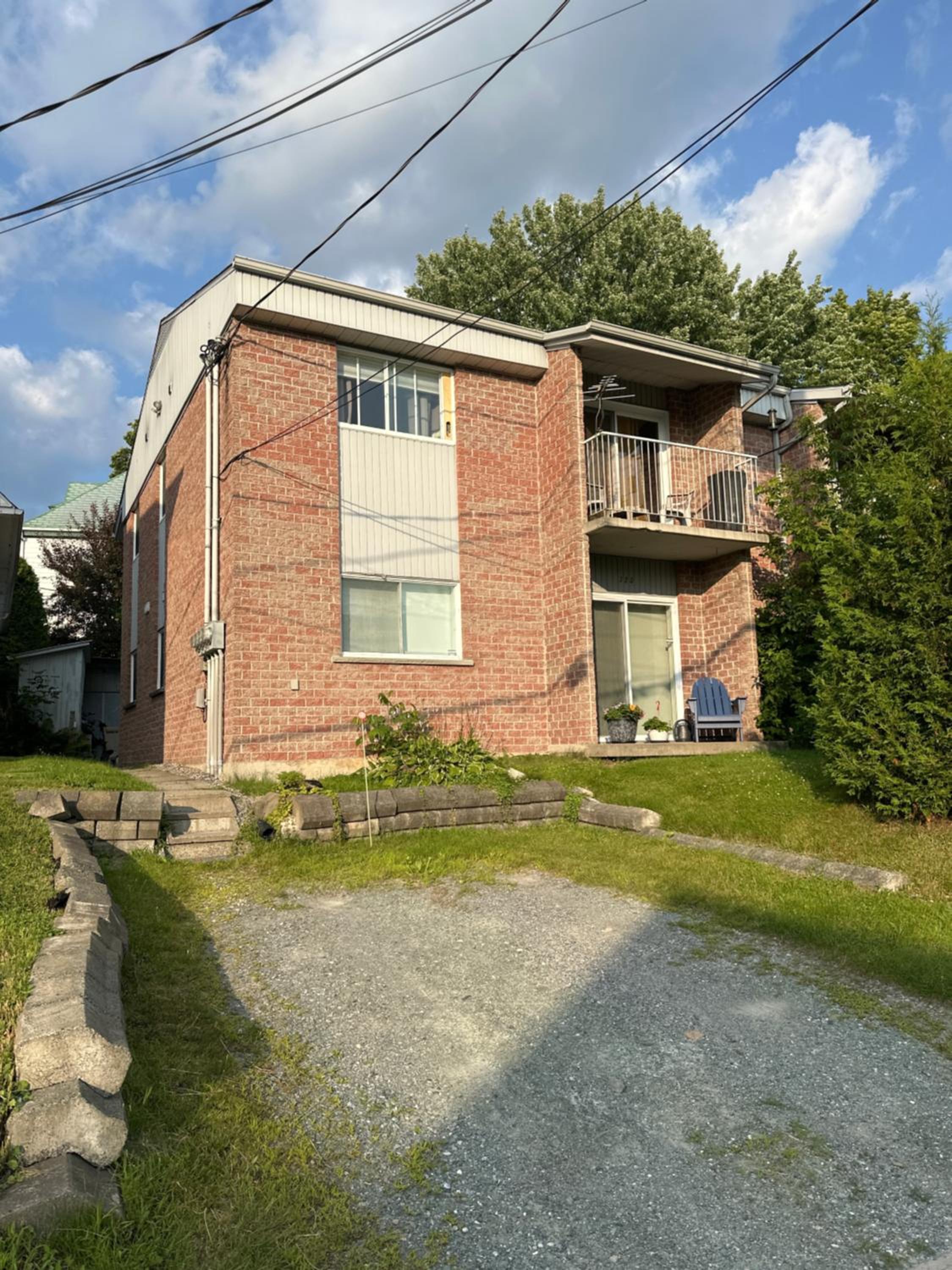 Quiet, comfortable great location 2 bedroom