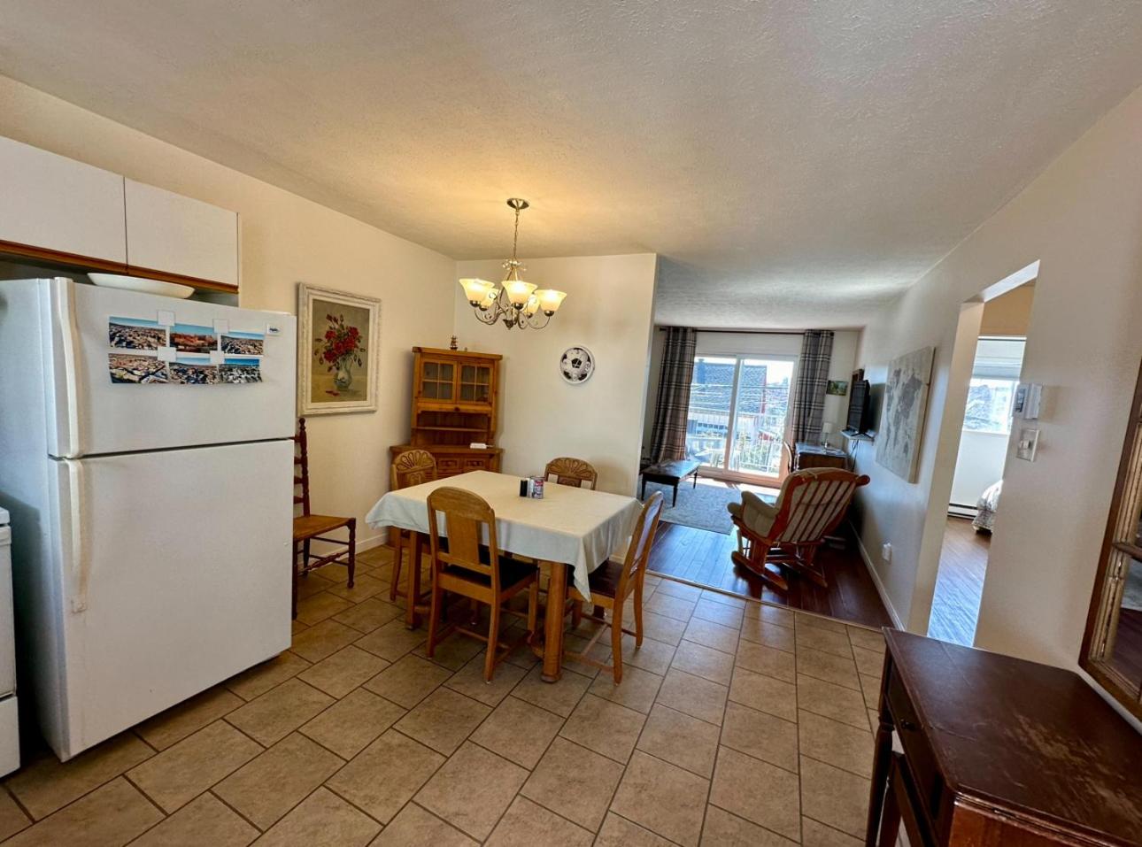 Quiet, comfortable great location 2 bedroom
