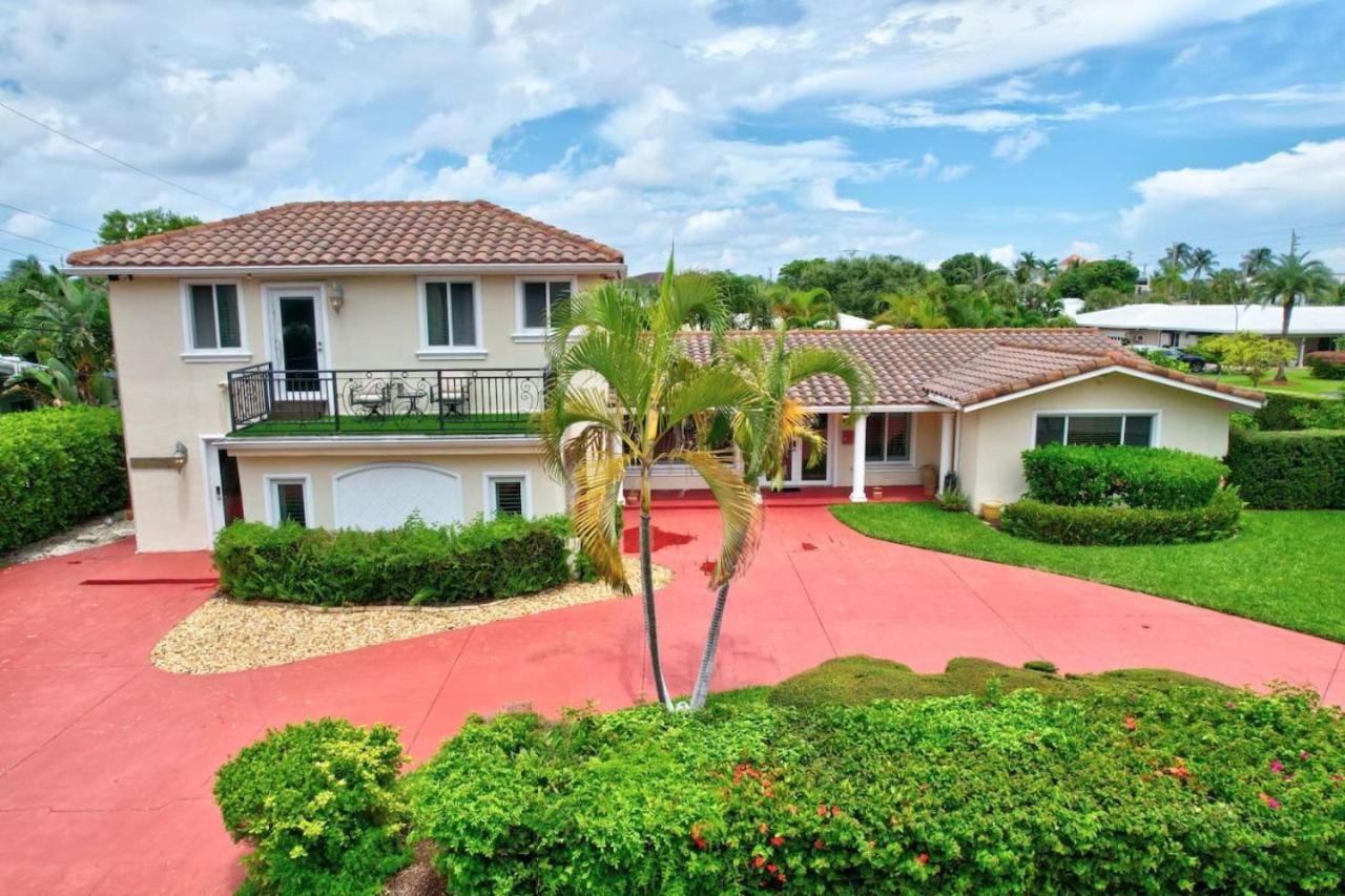 Trendy 1BR 2BA Heated Pool Short Walk to the Beach view 3