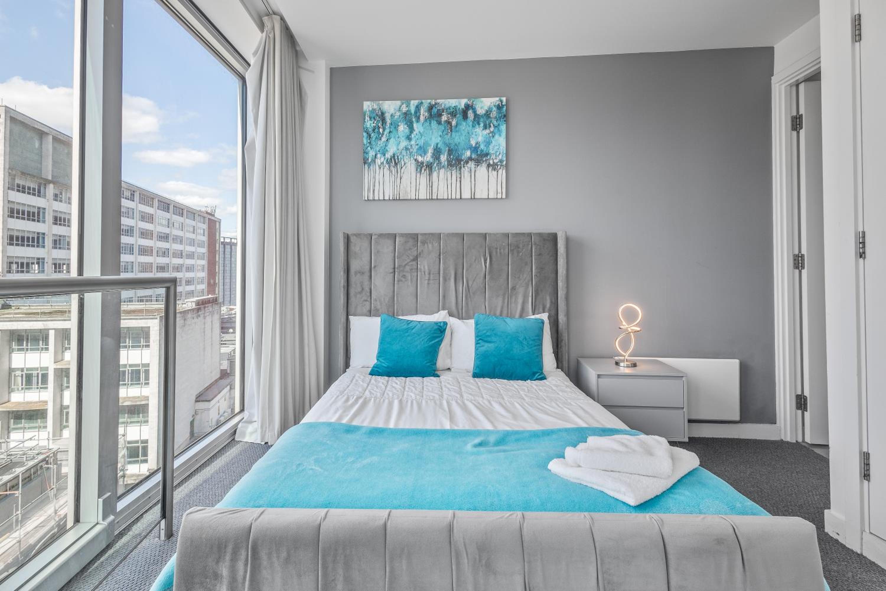 Birmingham City Centre, One bedroom apartment! view 3