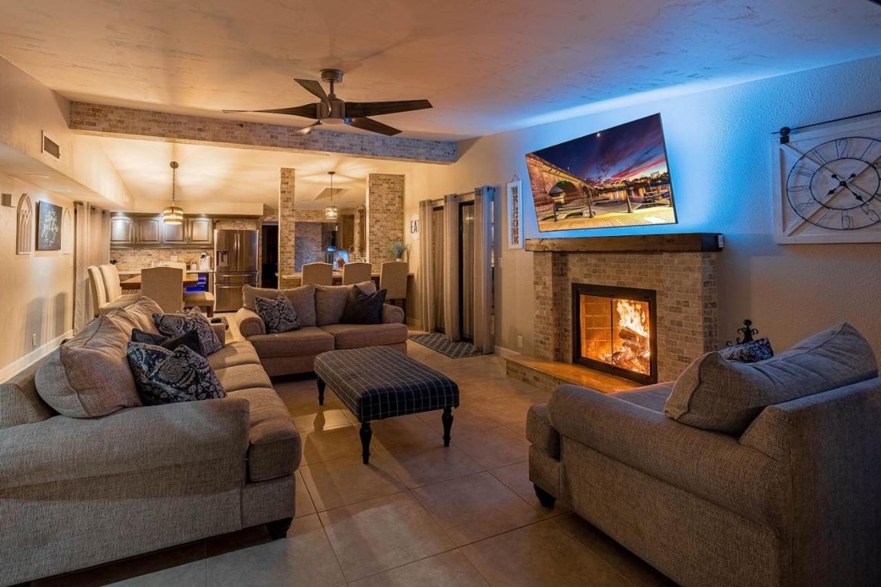 Lakeside Entertainment Oasis With Heated Pool and Spa