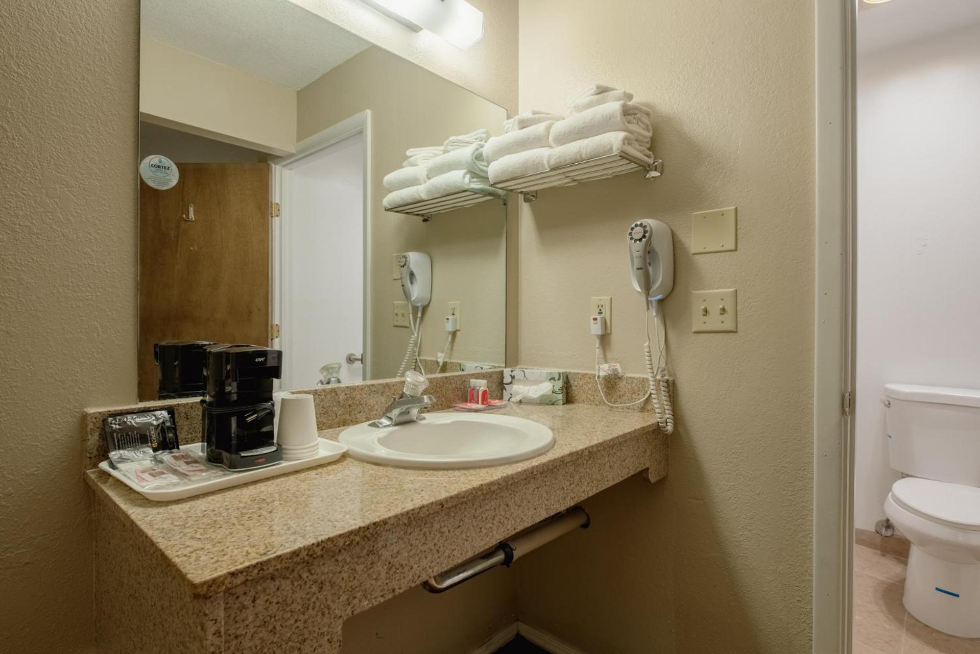 Cortez Vacations - Econo Lodge Cortez near Mesa Verde - Property Image 91