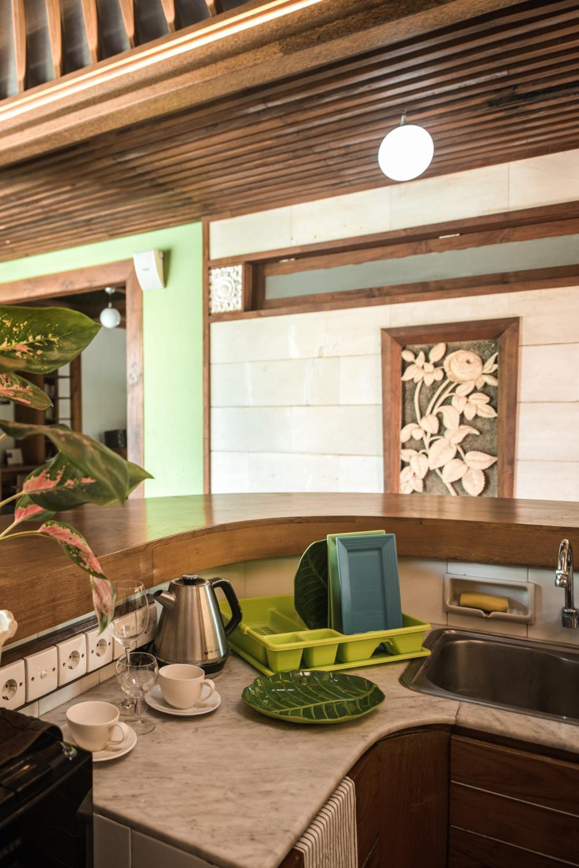 Segara Beach House Villa - Kuta view 3