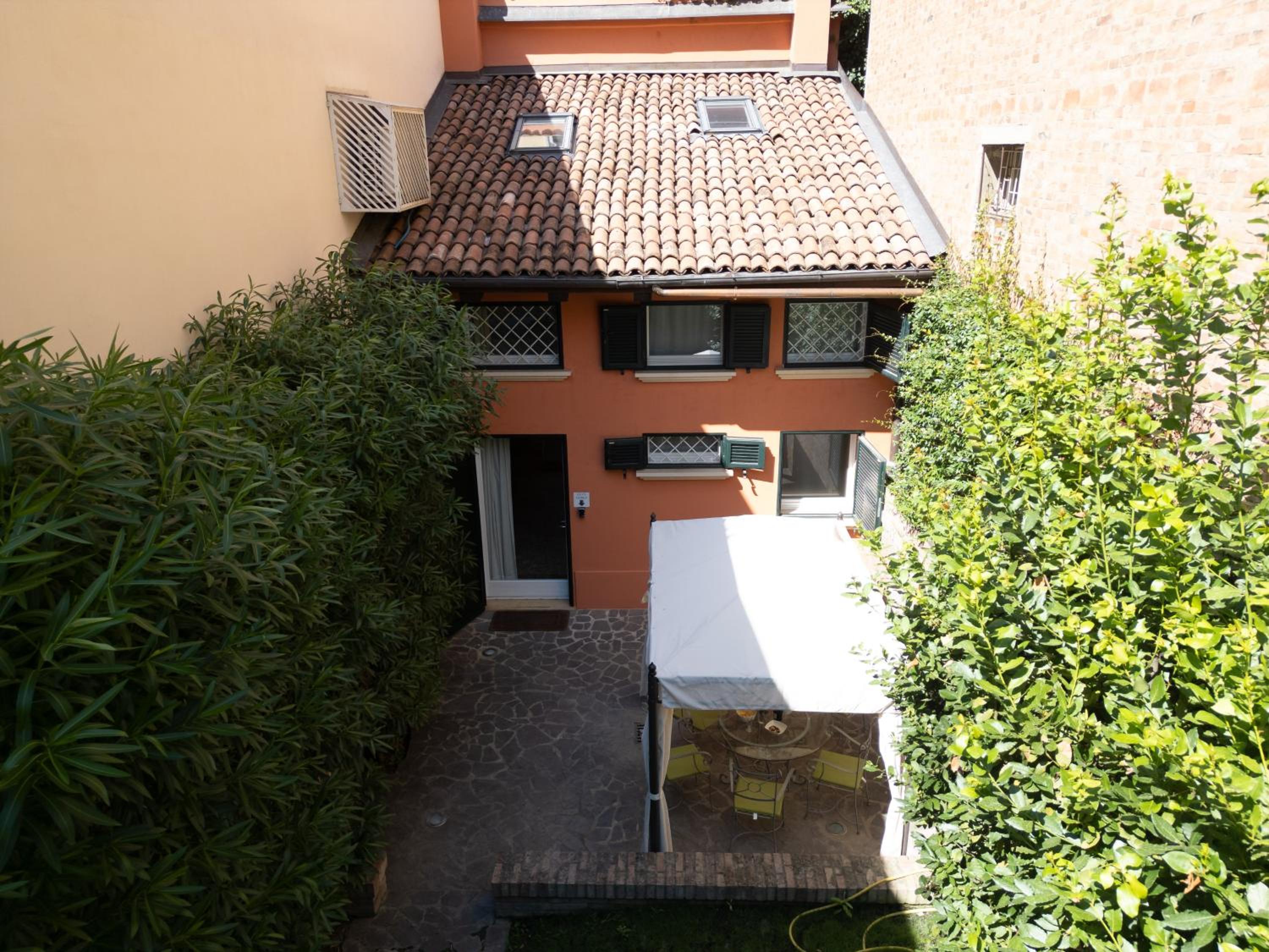 BolognaRoomscom - Isaia Garden Private Garden Spa Bath
