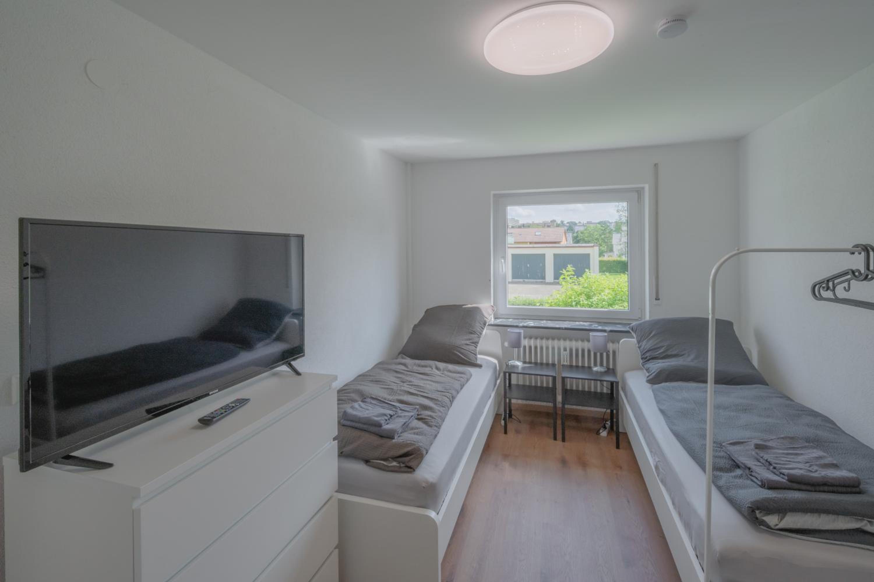 WORK&SLEEP Moderne Apartments in Villingen Schwenningen - Einzelbetten, TV, Bettwäsche & Handtücher, WLAN