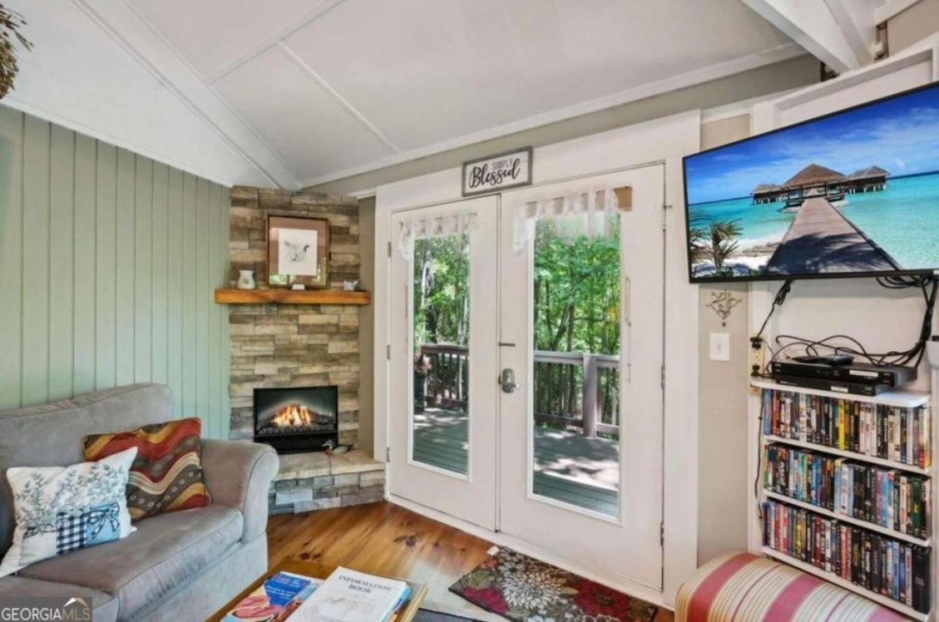 NEW LISTING Treetopper Knoll Chalet view 5