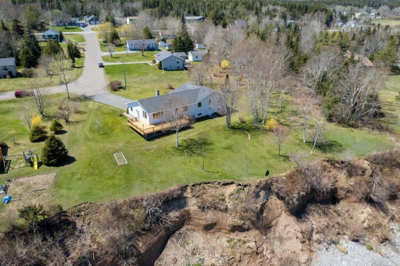 Bungalow on The Bay in Lorneville - Image 1