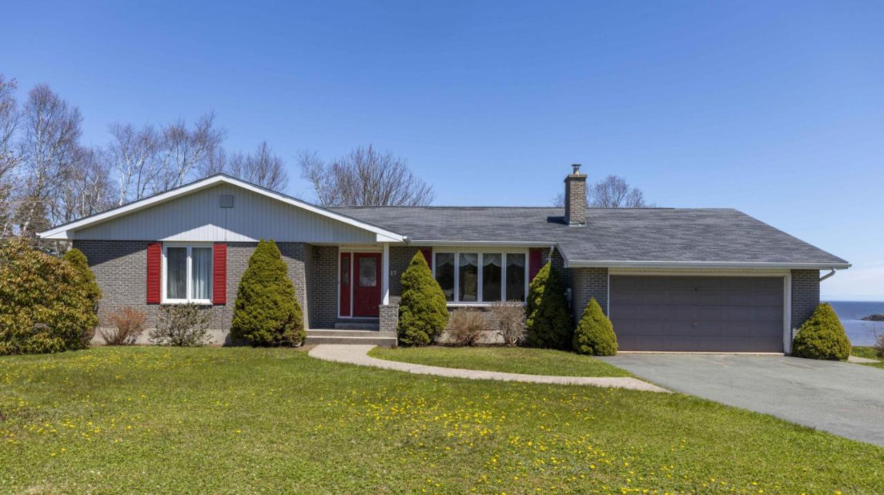 Bungalow on The Bay in Lorneville - Image 3