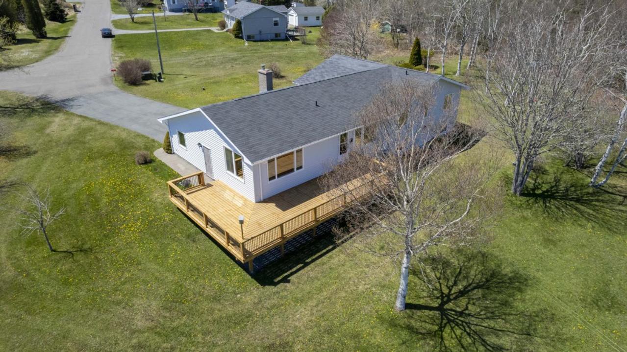 Bungalow on The Bay in Lorneville - Image 5