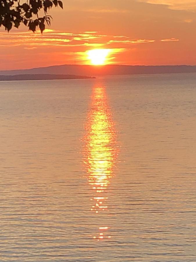 Bungalow on The Bay in Lorneville