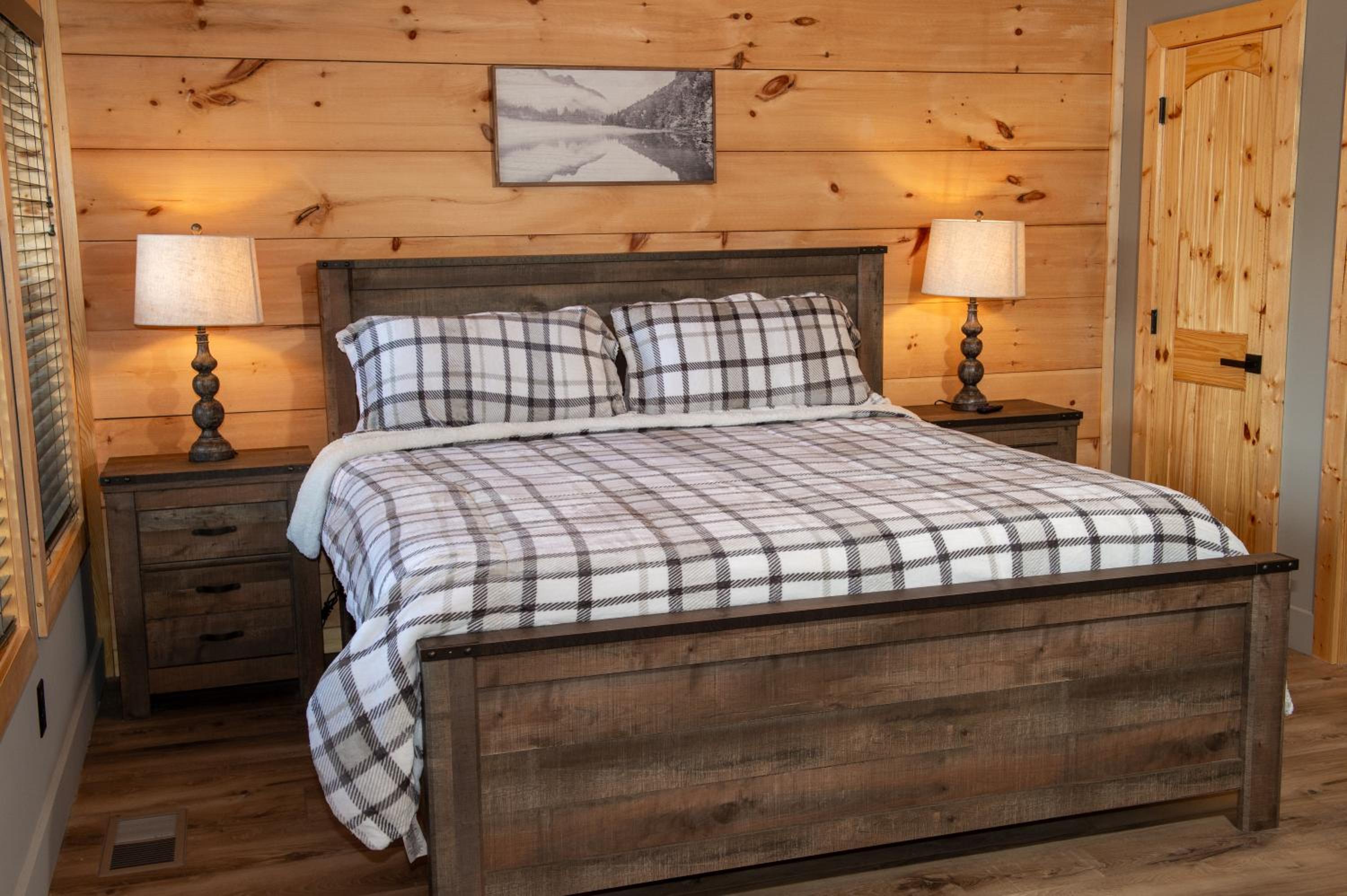Augys View- Mountain Views-large parking-Large Cabin