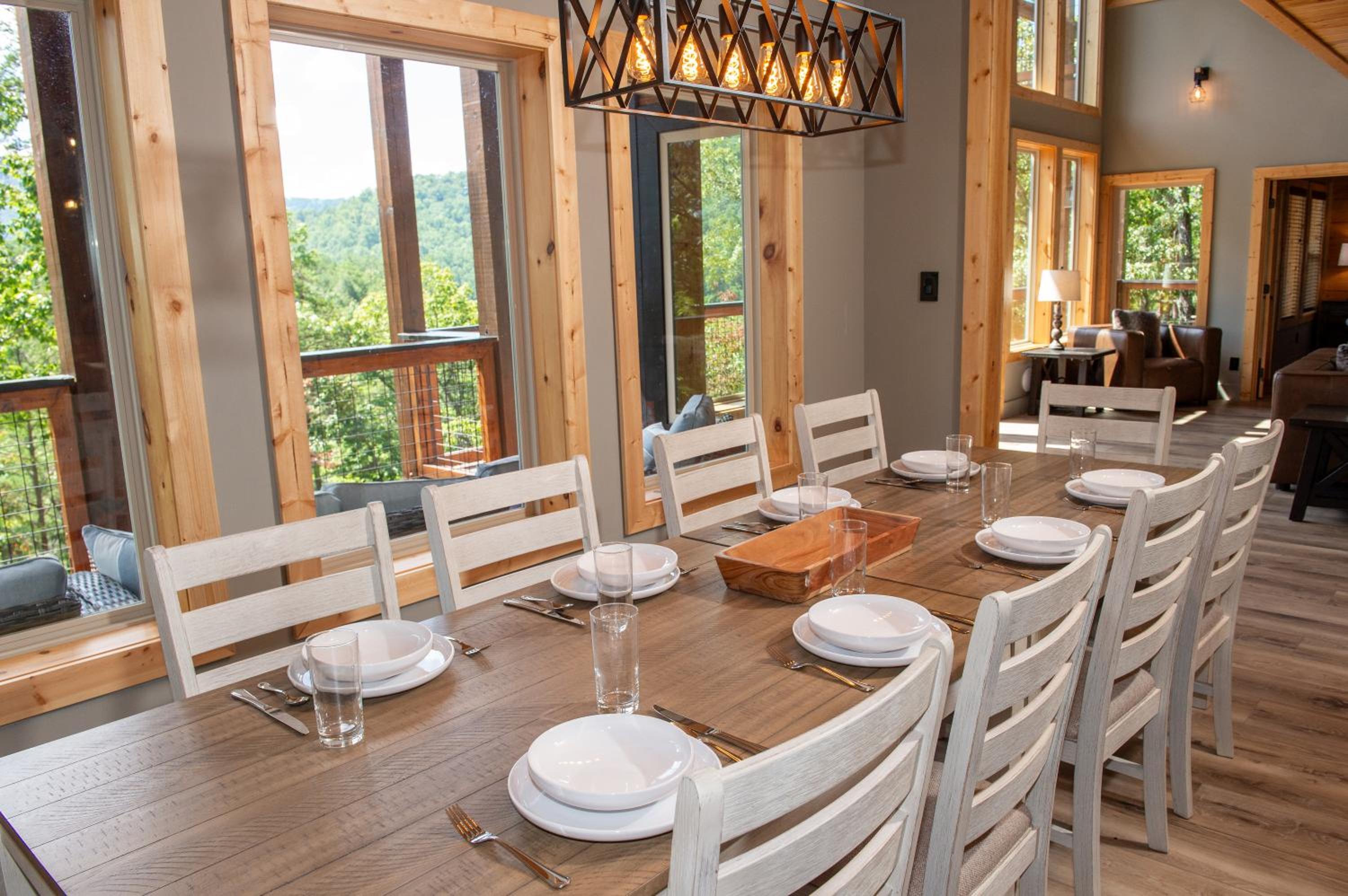 Augys View- Mountain Views-large parking-Large Cabin