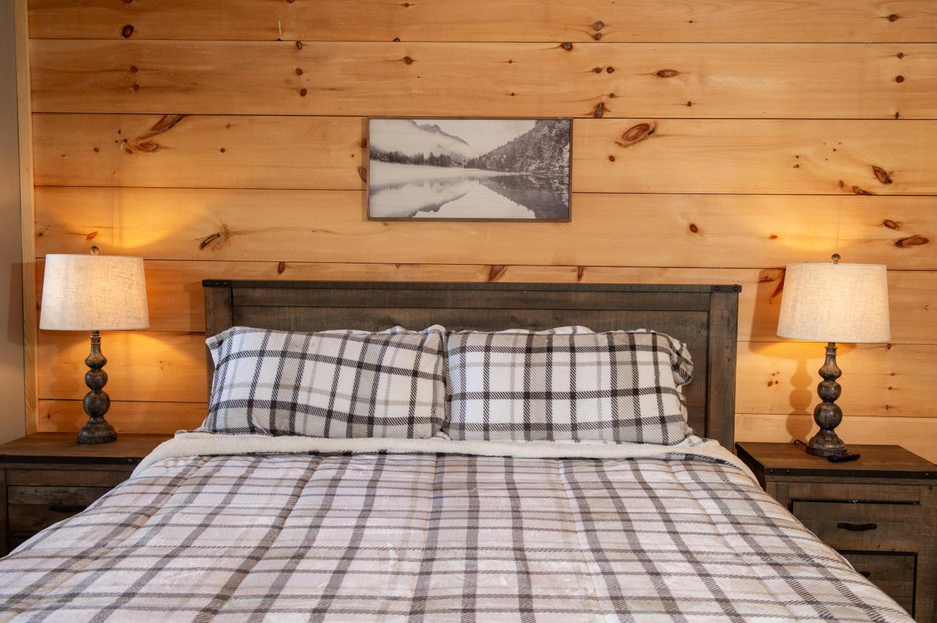 Augys View- Mountain Views-large parking-Large Cabin