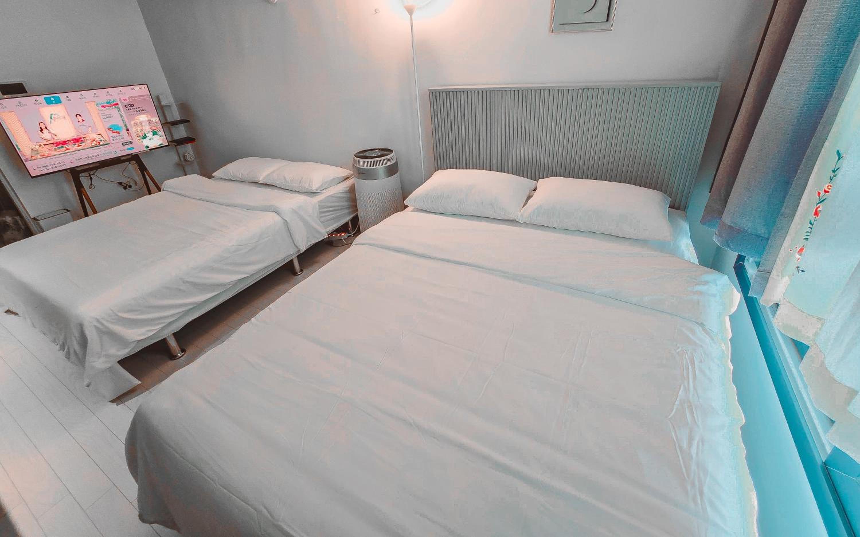 Dongseongro DSR&U Hotel room view 4