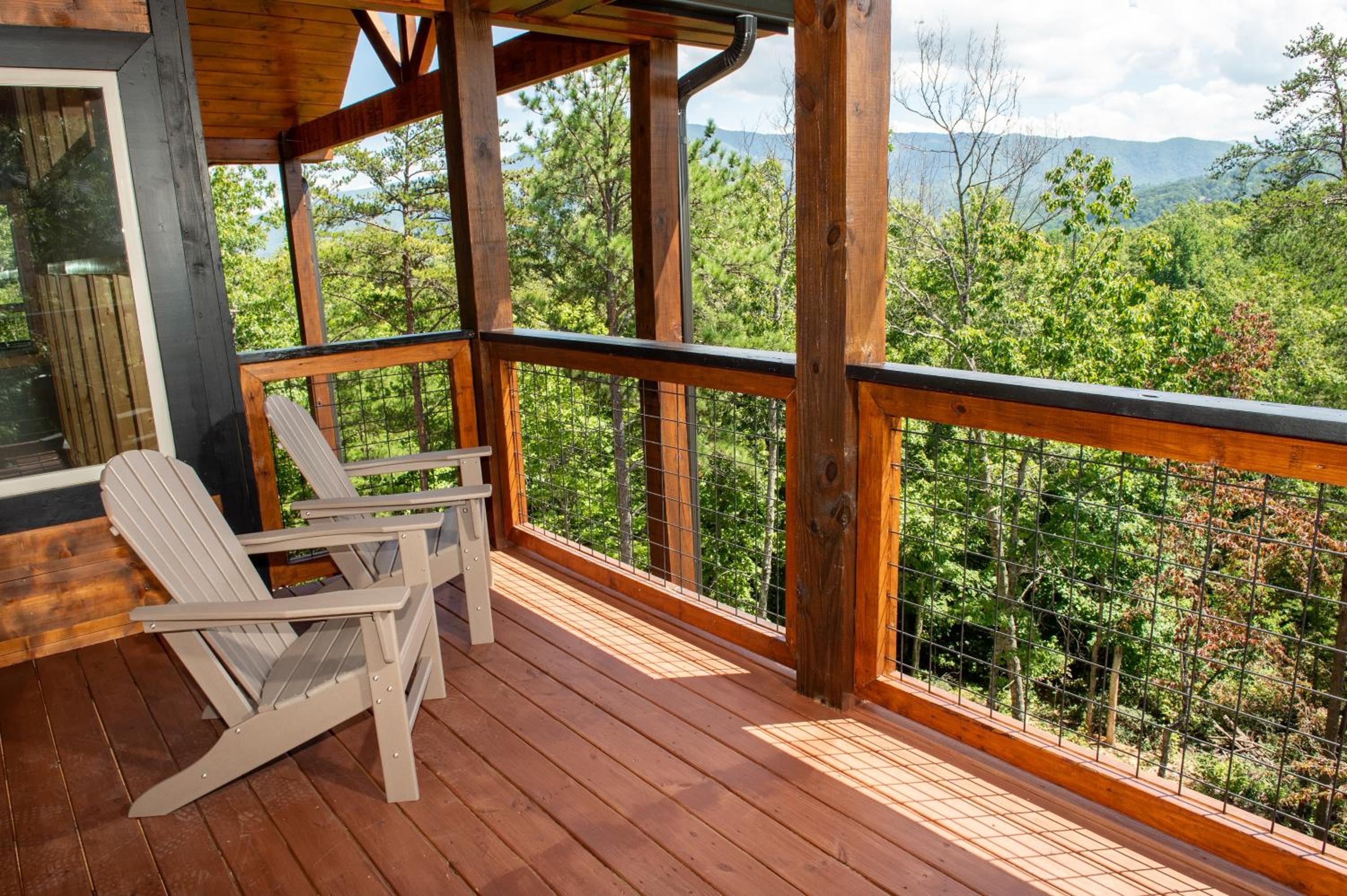 Augys View- Mountain Views-large parking-Large Cabin