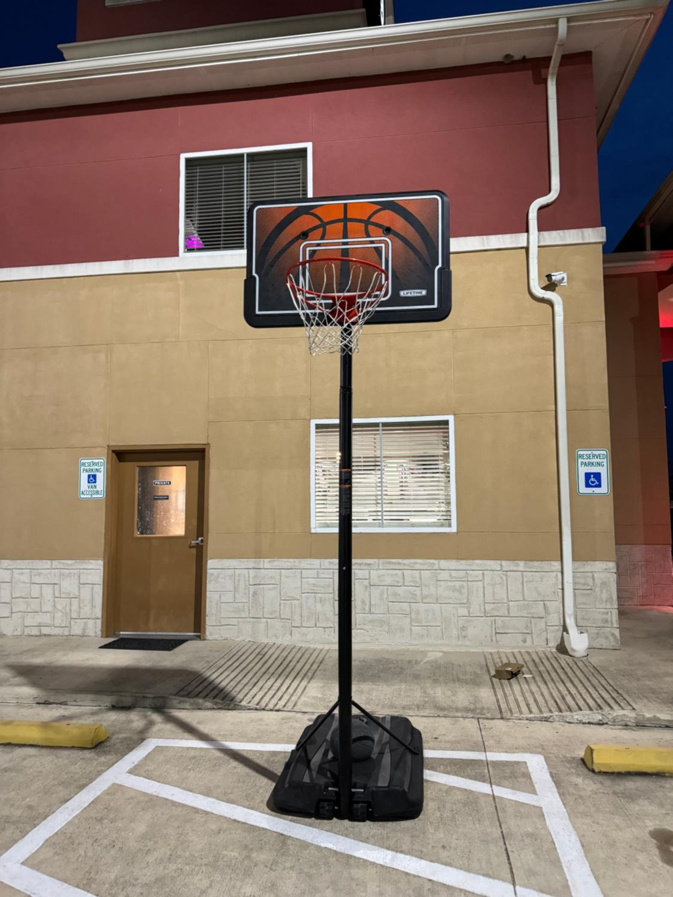 Executive Inn & Suites