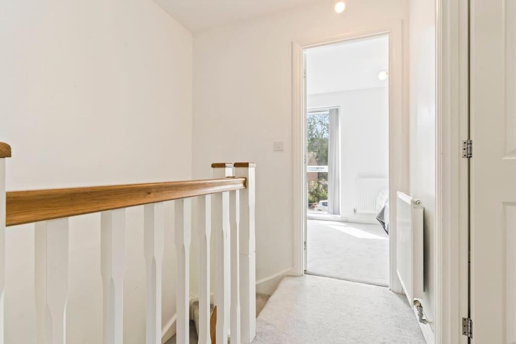 Stylish City House - Sleeps 5 - Free Parking - Work & Leisure view 5