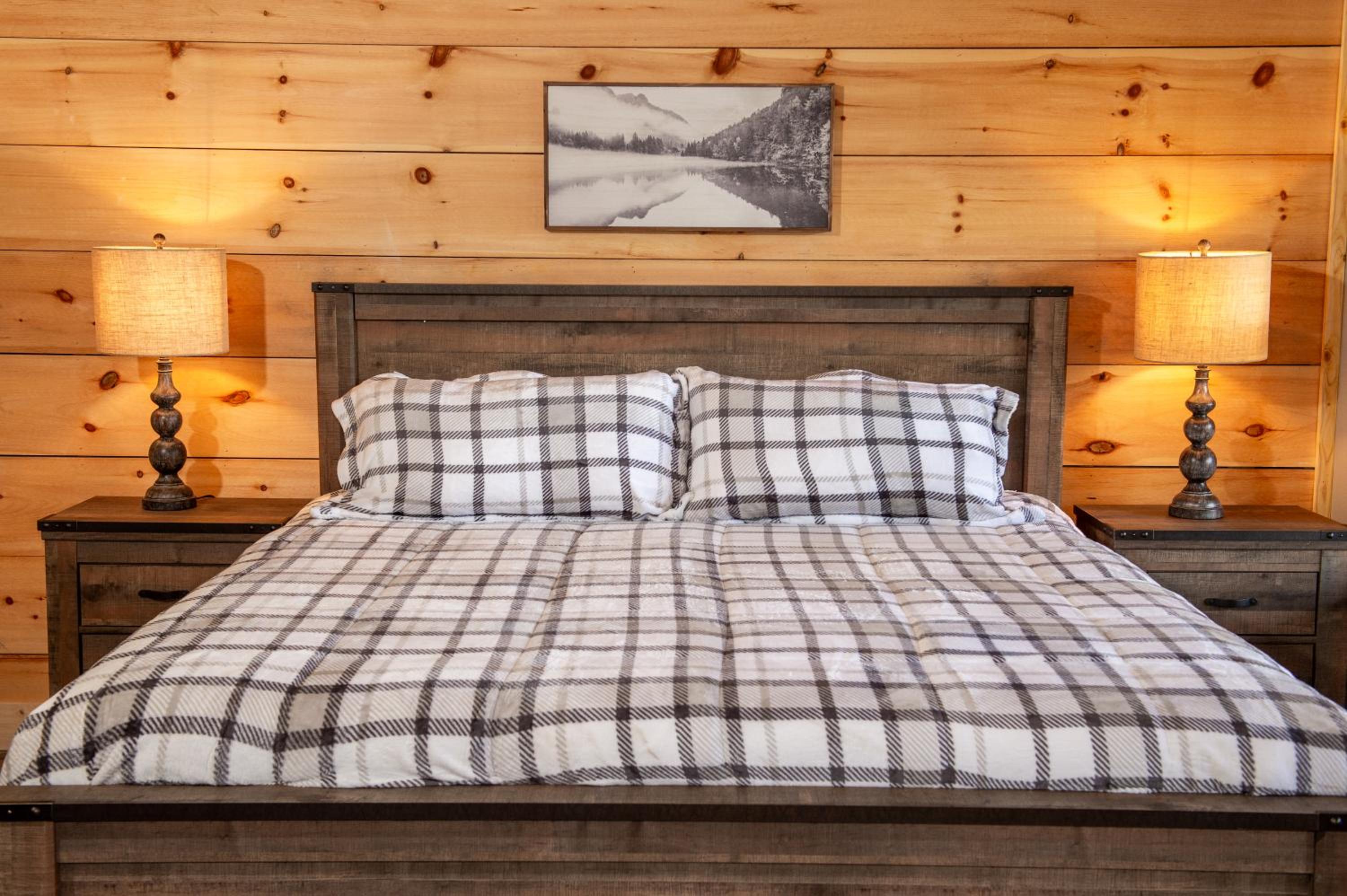 Augys View- Mountain Views-large parking-Large Cabin