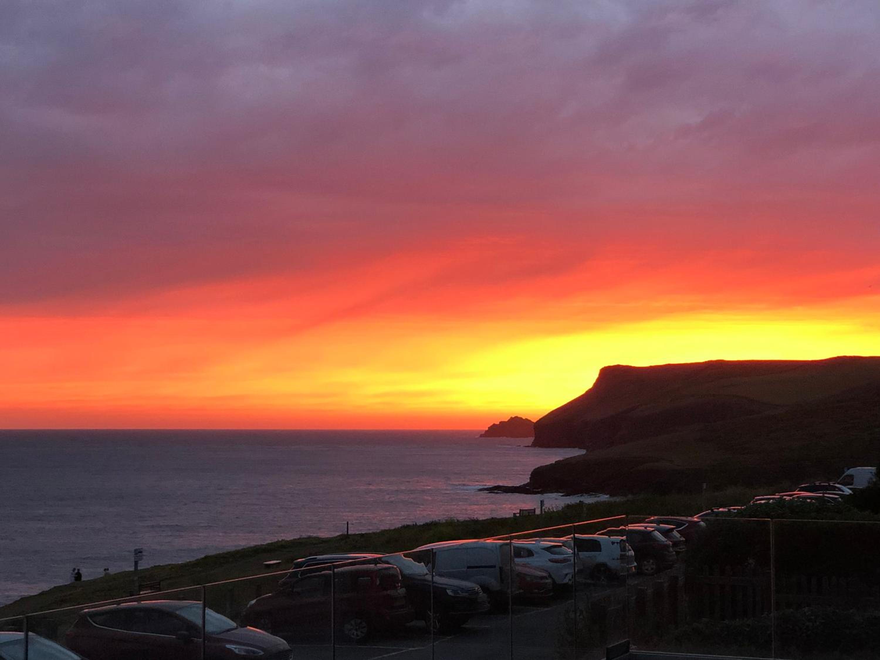 Atlantic View, North Cornwall seafront, 5* Gold view 3