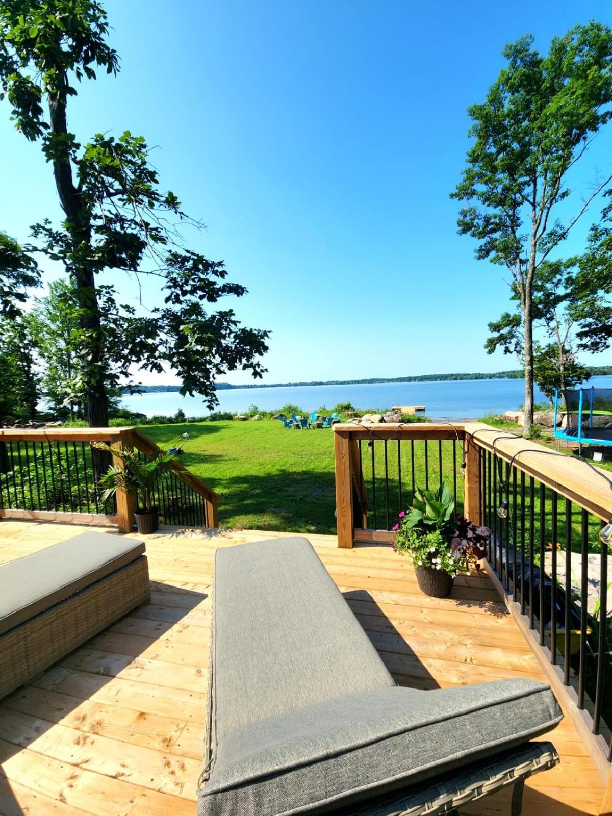 Dom Chalet Waterfront at Stoco Lake