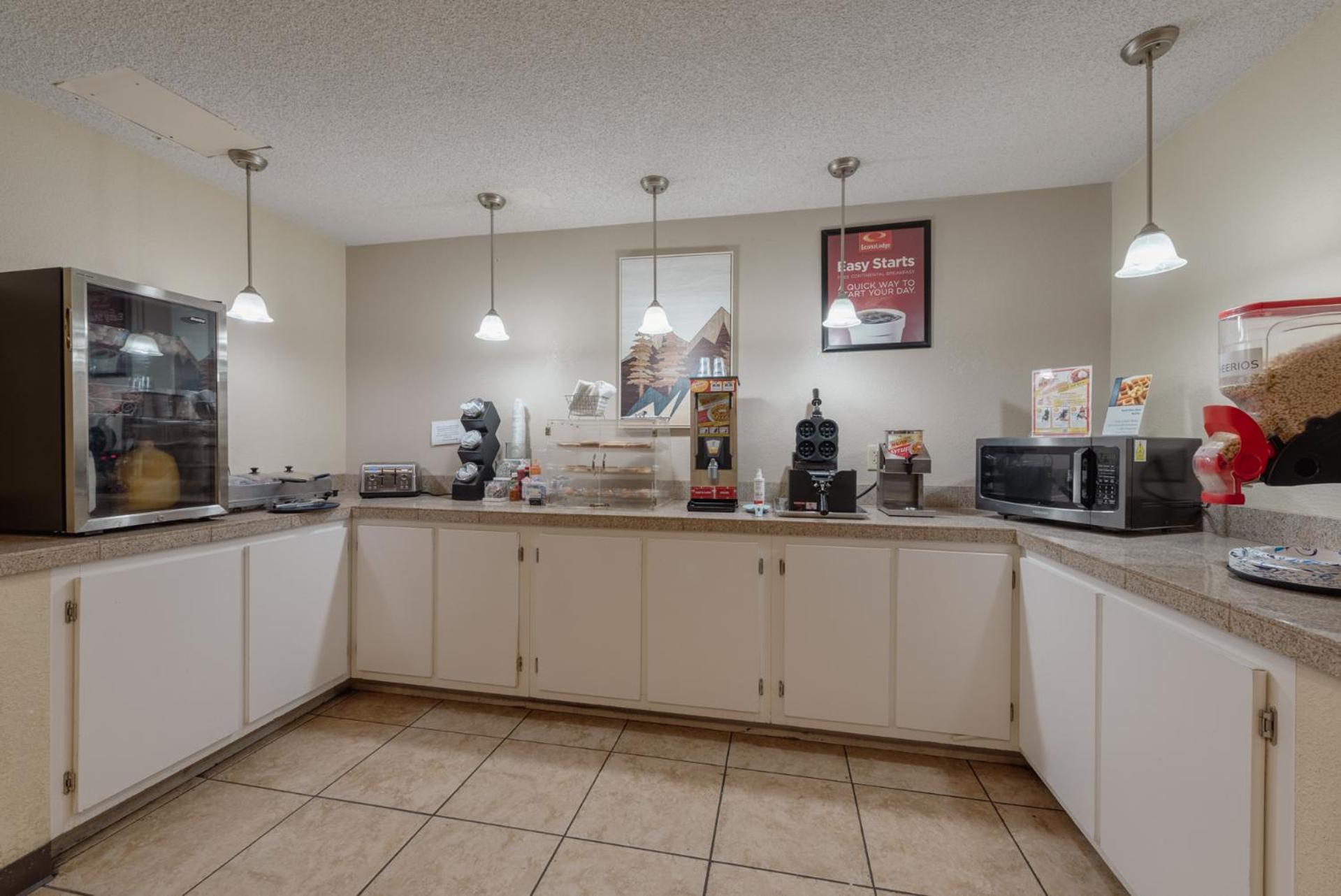 Cortez Vacations - Econo Lodge Cortez near Mesa Verde - Property Image 54
