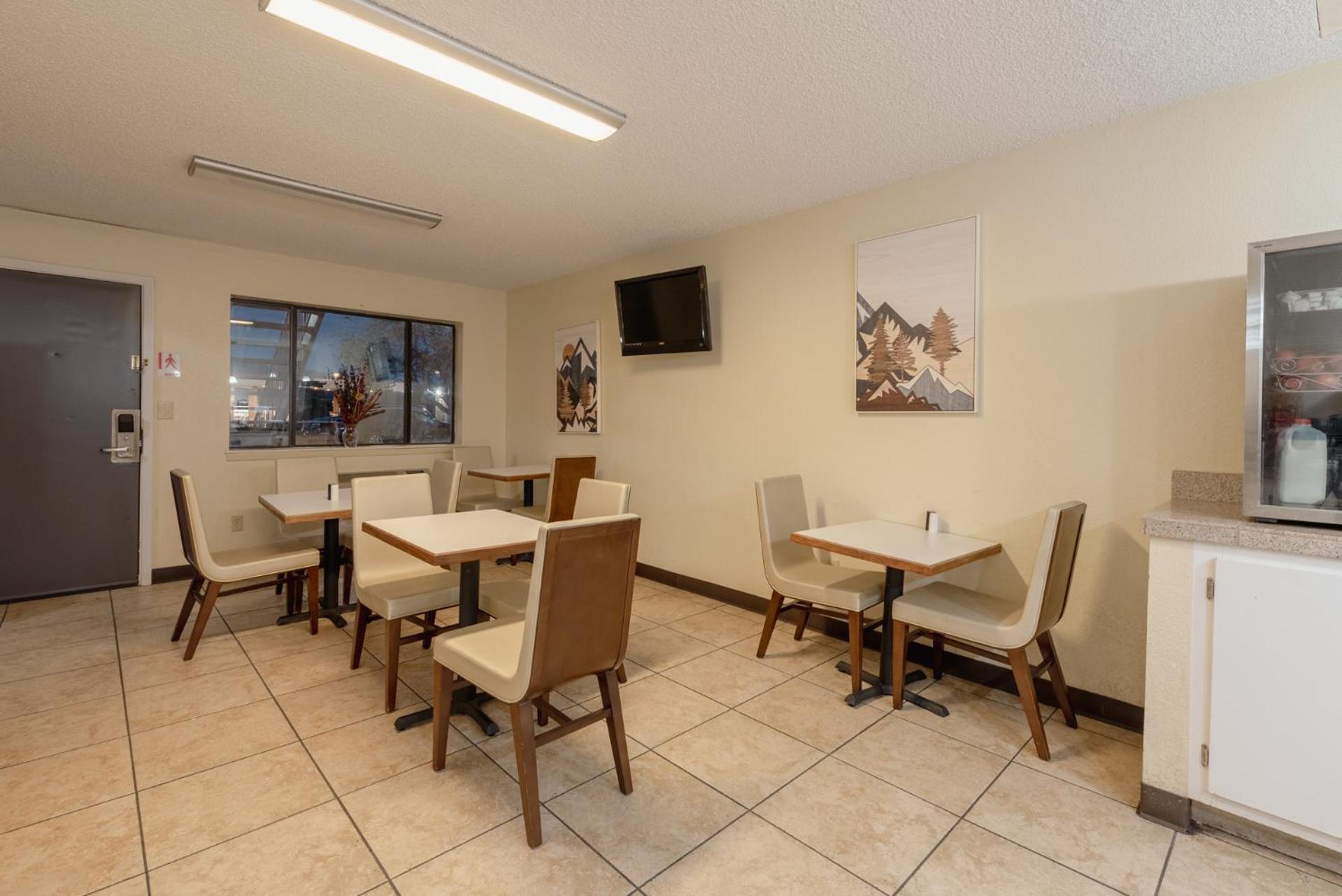 Cortez Vacations - Econo Lodge Cortez near Mesa Verde - Property Image 97