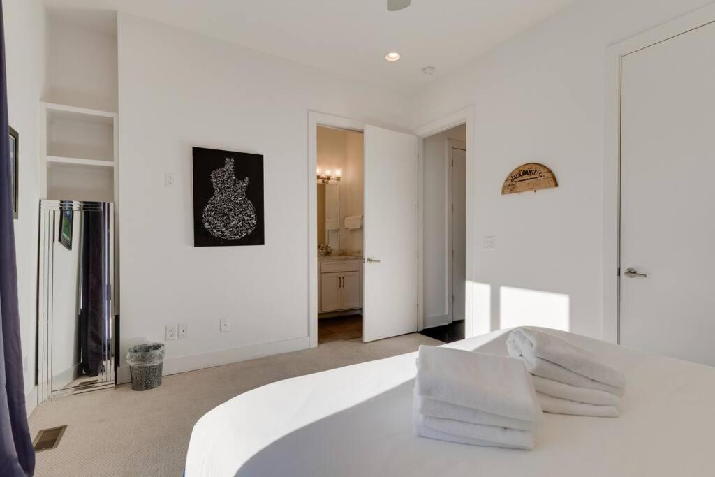 Epic Location- Steps from 12th S, Sleep12 view 5