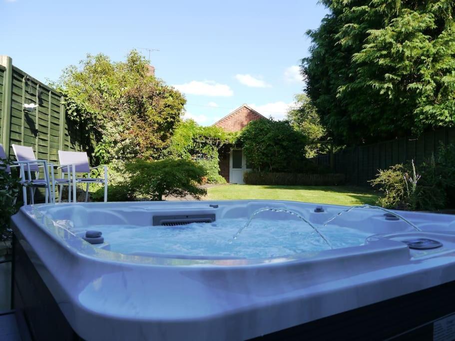 Lilac Cottage -Sleeps 6 -HOT TUB view 2