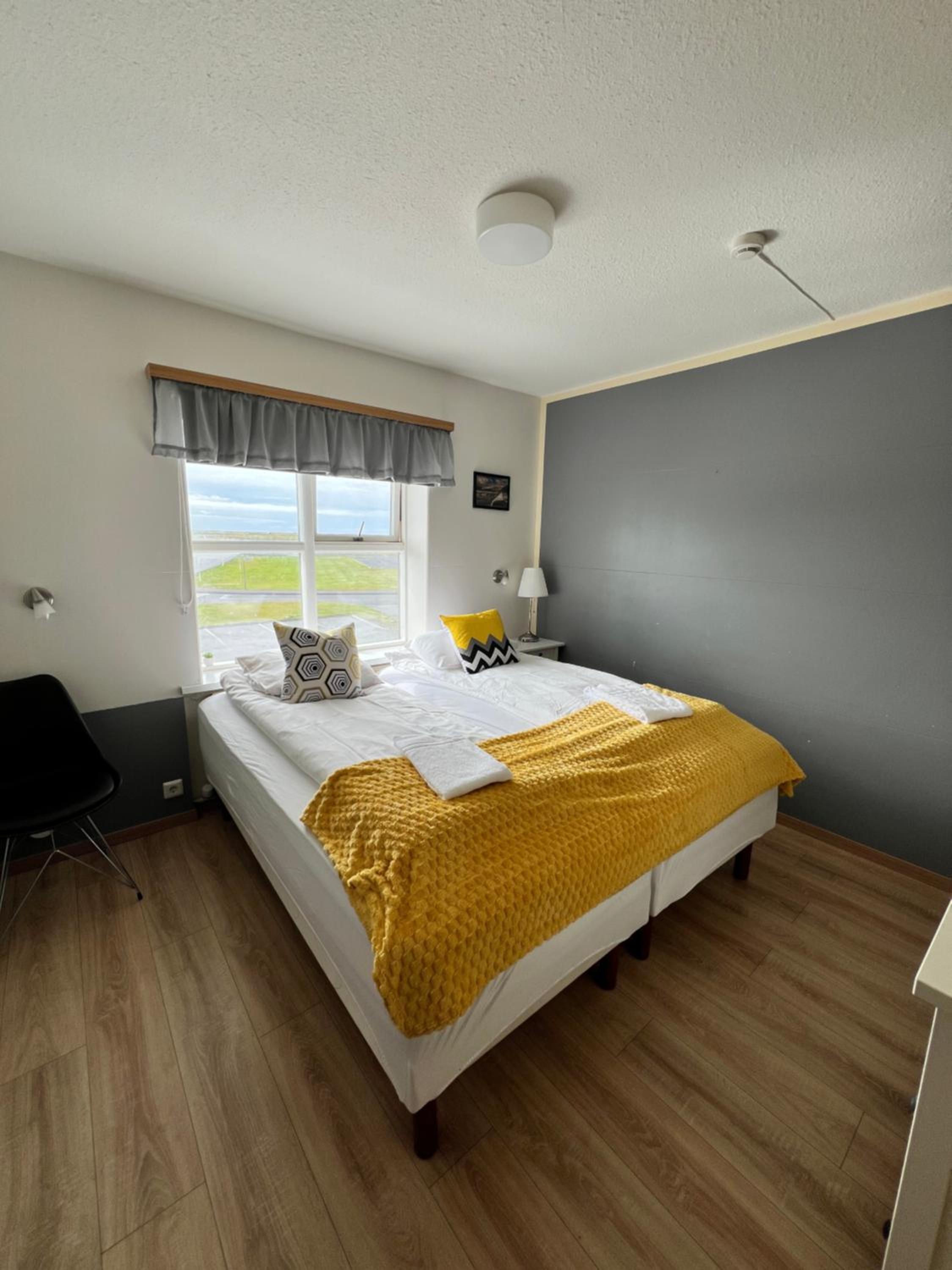 Guesthouse Hvammur by the Harbour