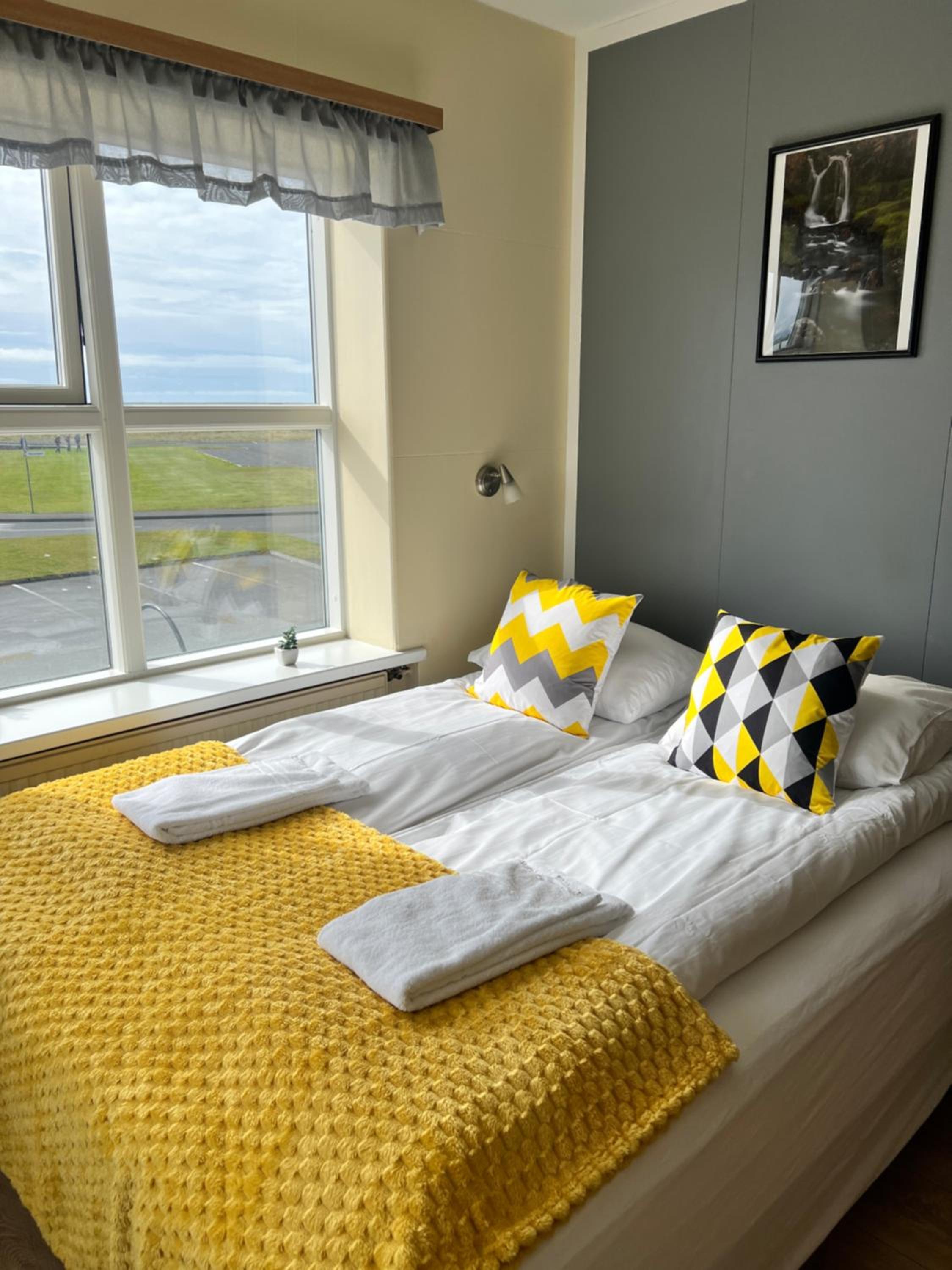 Guesthouse Hvammur by the Harbour