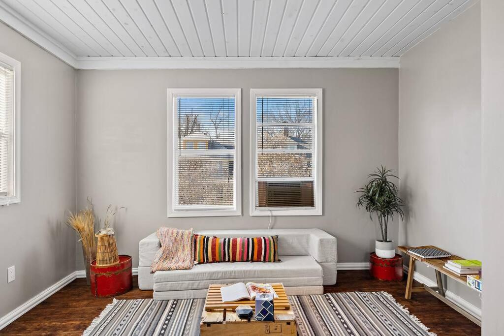Beautiful 1Bedroom Apt - with Spacious Living Room view 4