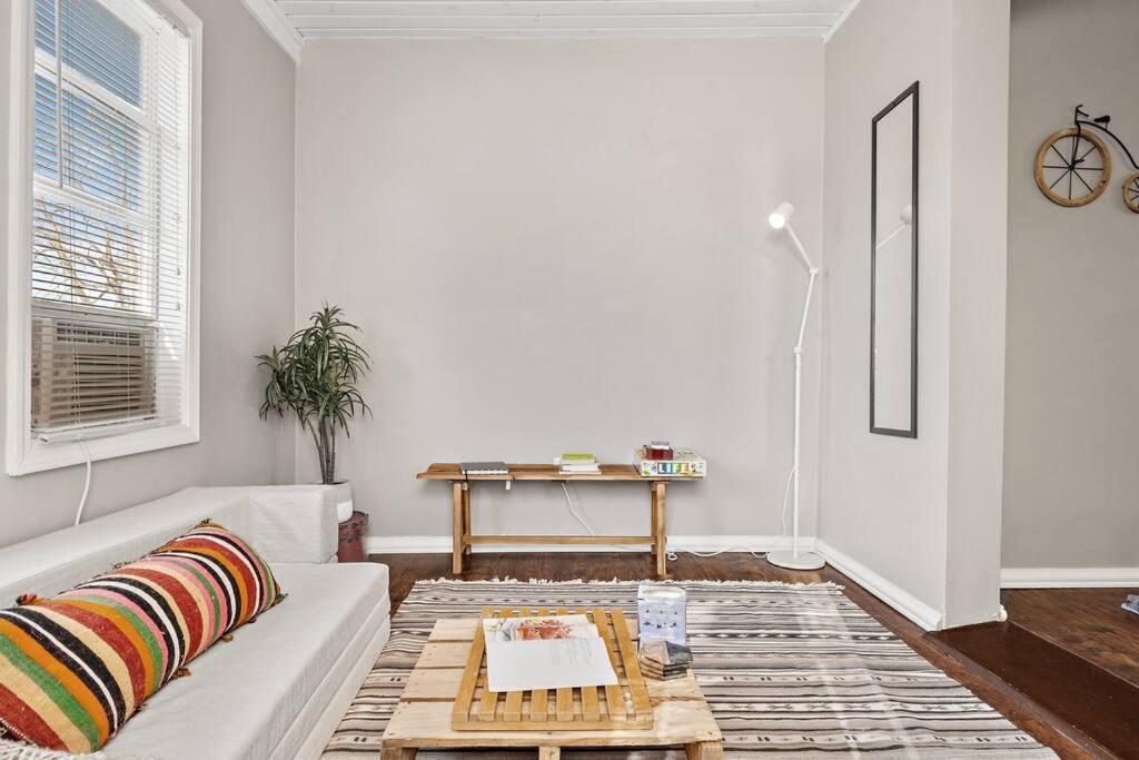 Beautiful 1Bedroom Apt - with Spacious Living Room view 5