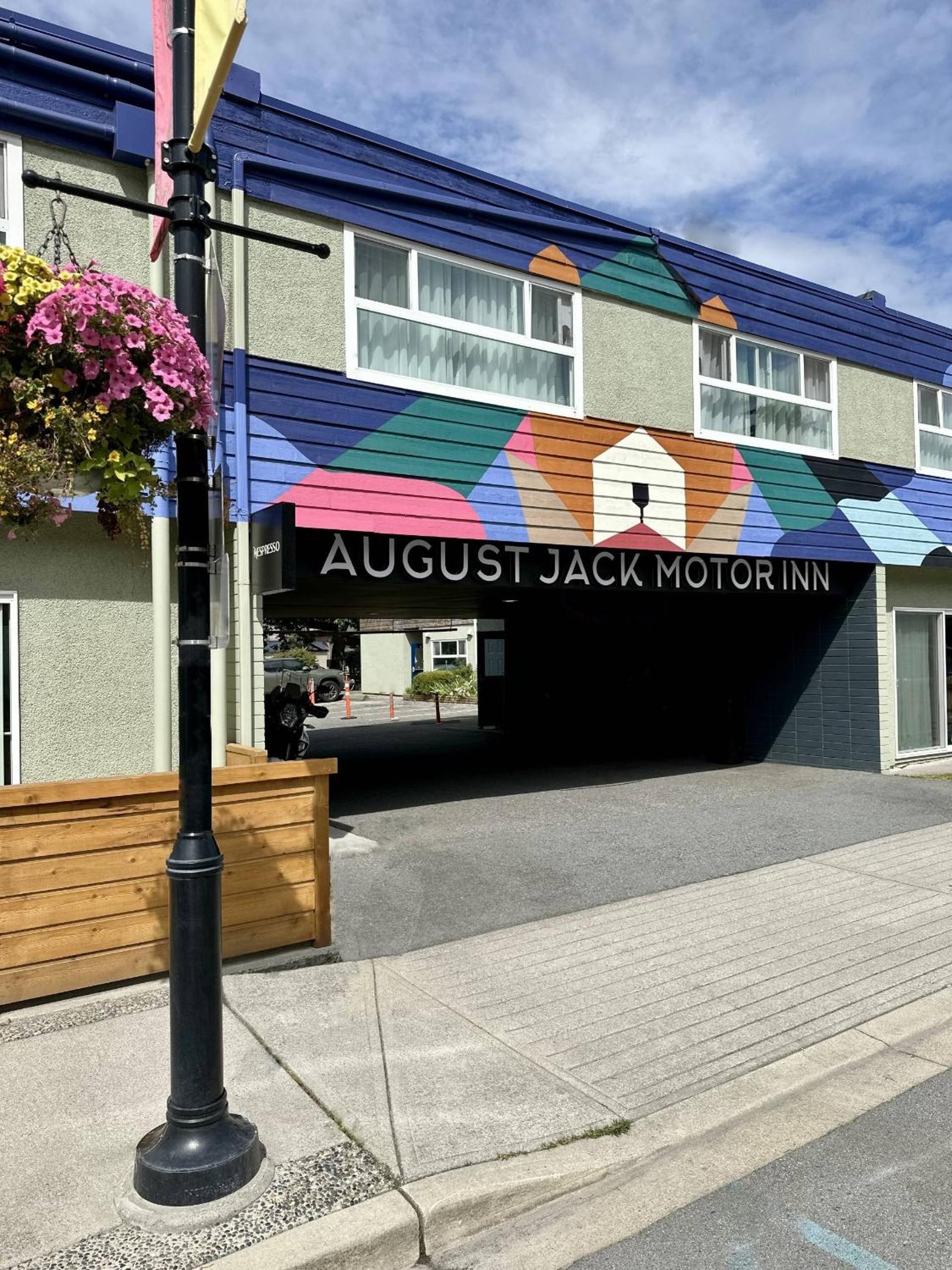 August Jack Inn
