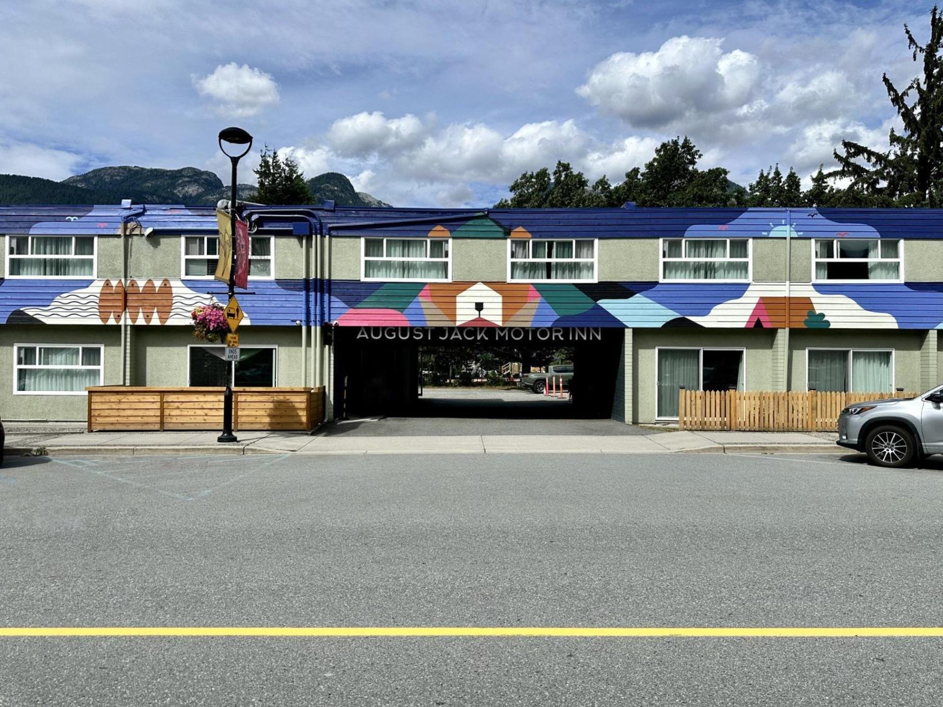 August Jack Inn