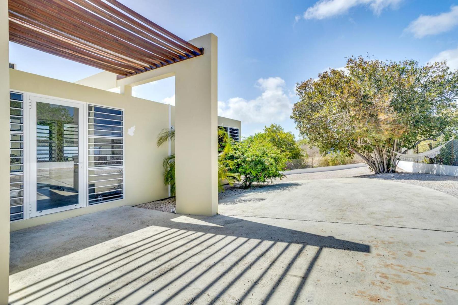 Villa Rowsu with Private Pool and Sea View