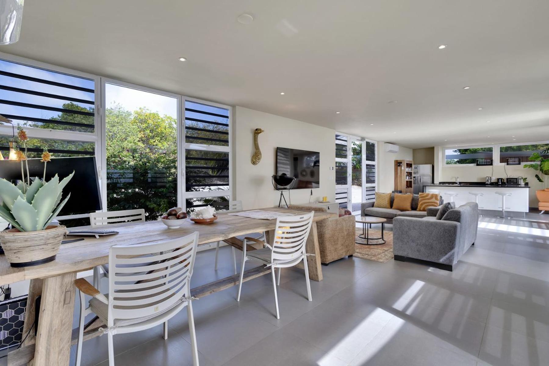 Villa Rowsu with Private Pool and Sea View