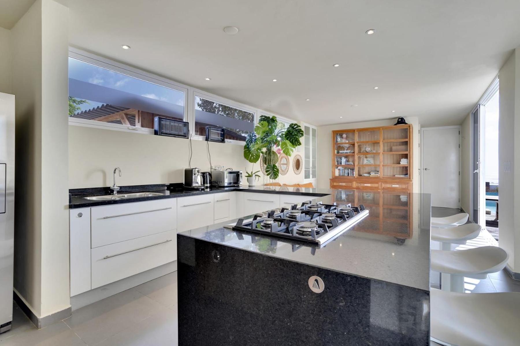 Villa Rowsu with Private Pool and Sea View