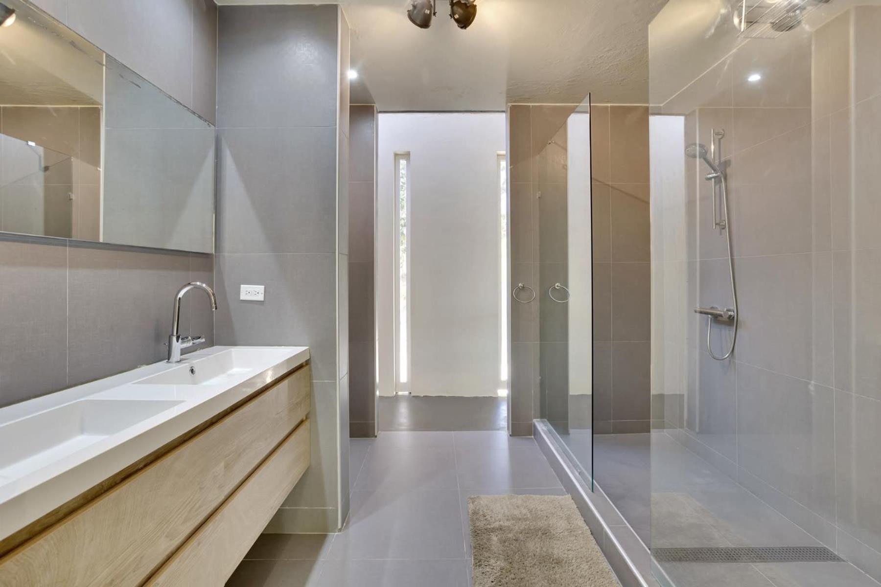 Villa Rowsu with Private Pool and Sea View