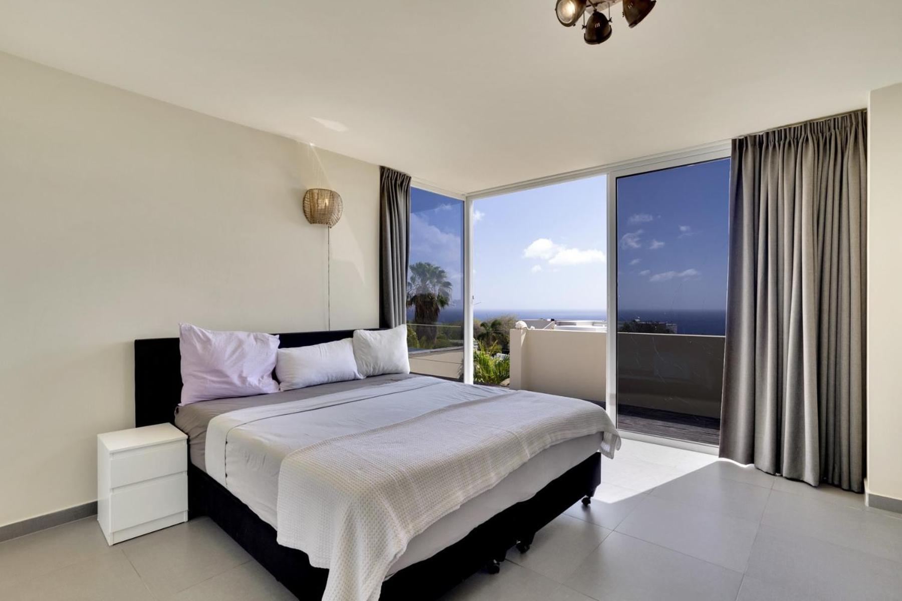 Villa Rowsu with Private Pool and Sea View
