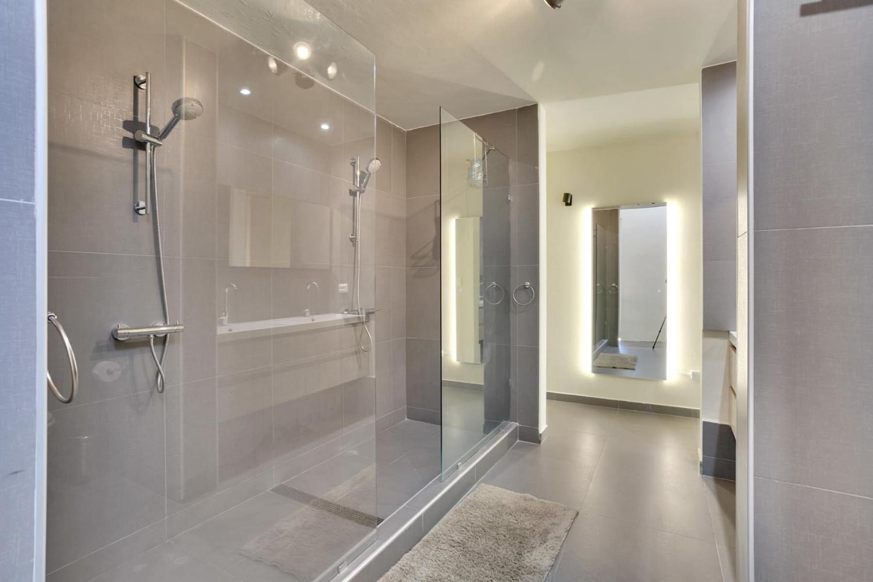 Villa Rowsu with Private Pool and Sea View