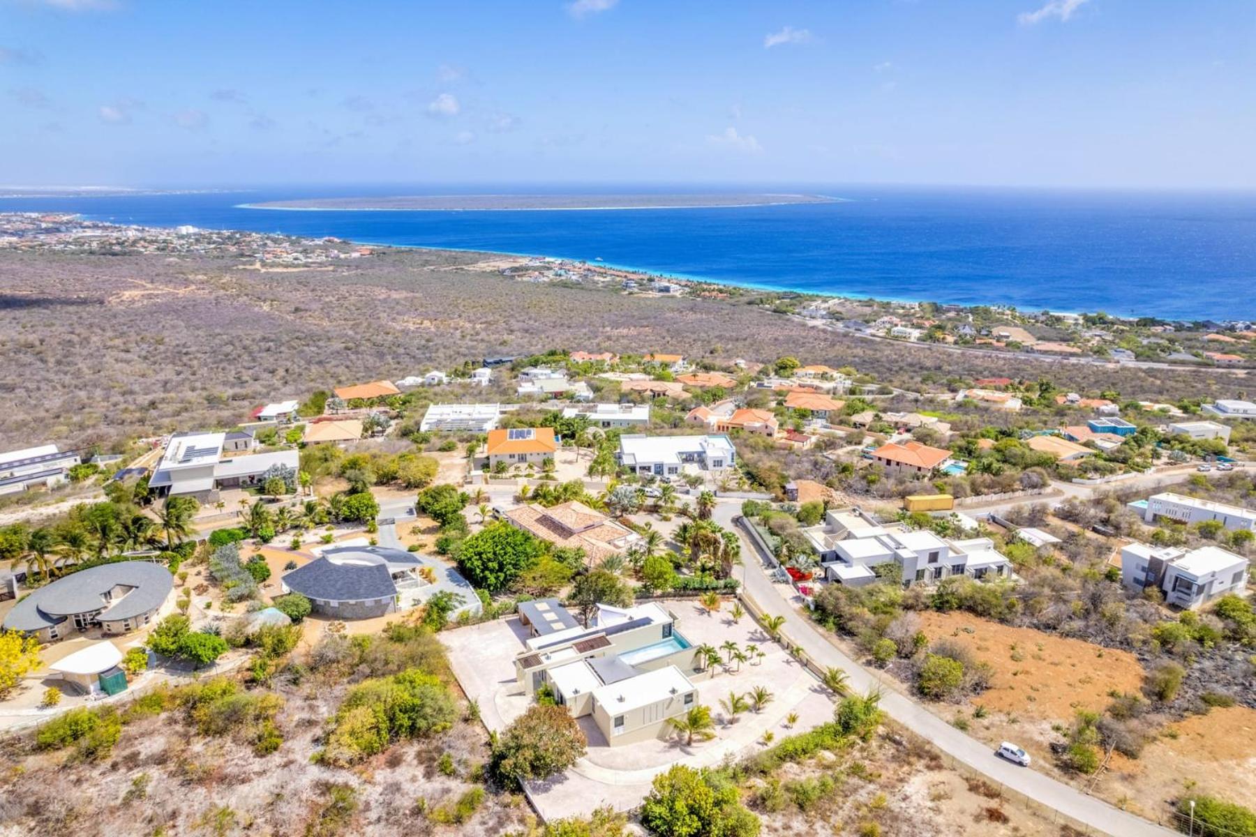 Villa Rowsu with Private Pool and Sea View