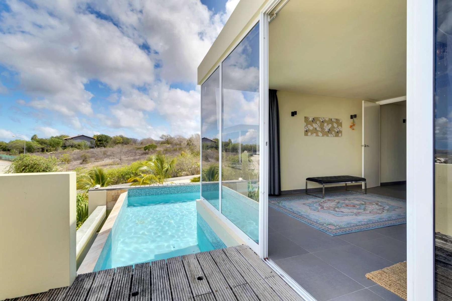 Villa Rowsu with Private Pool and Sea View