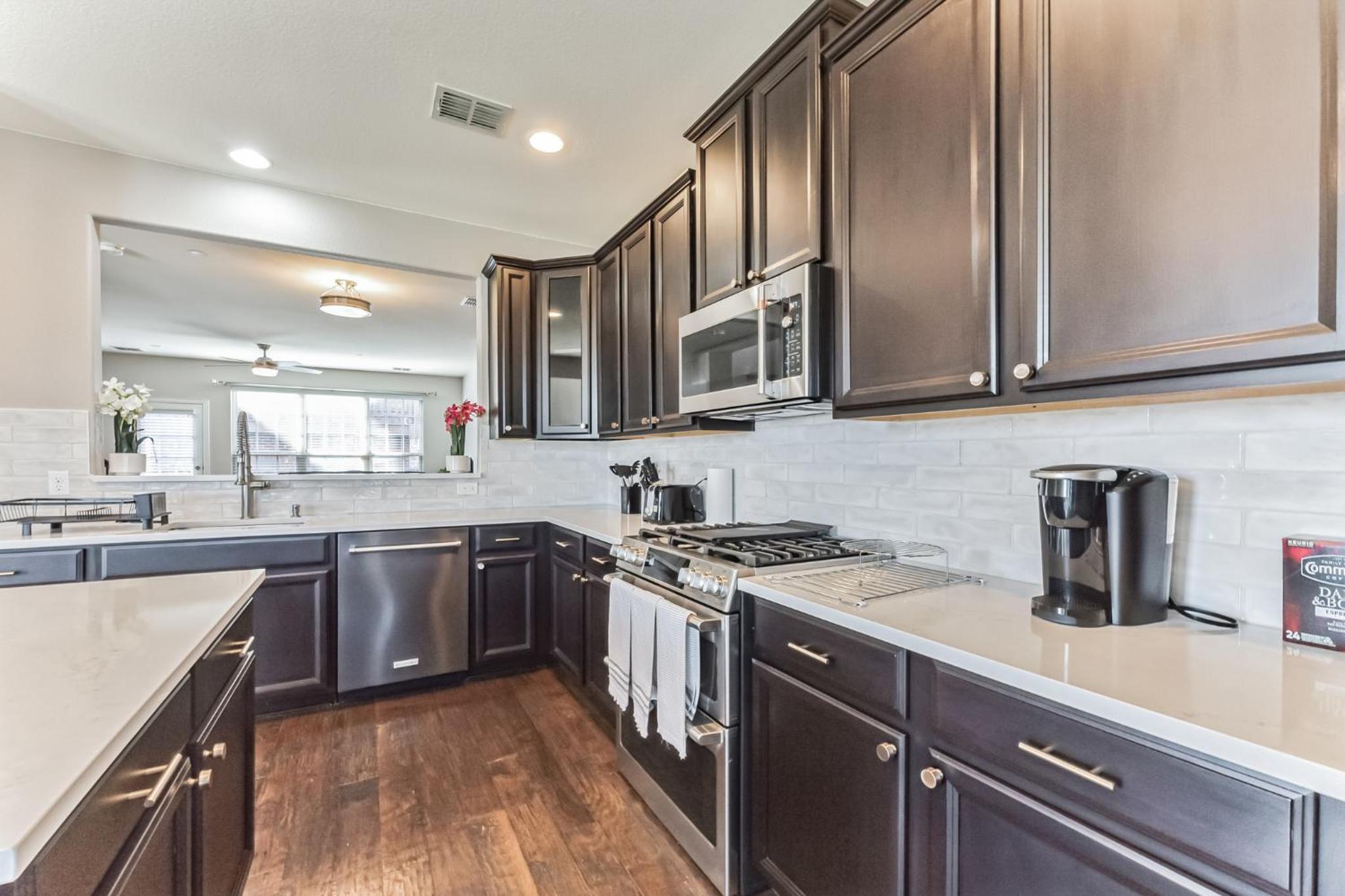 Spacious 4-bedroom house with AC and WiFi in amazing Entire home in Irving, Texas view 4